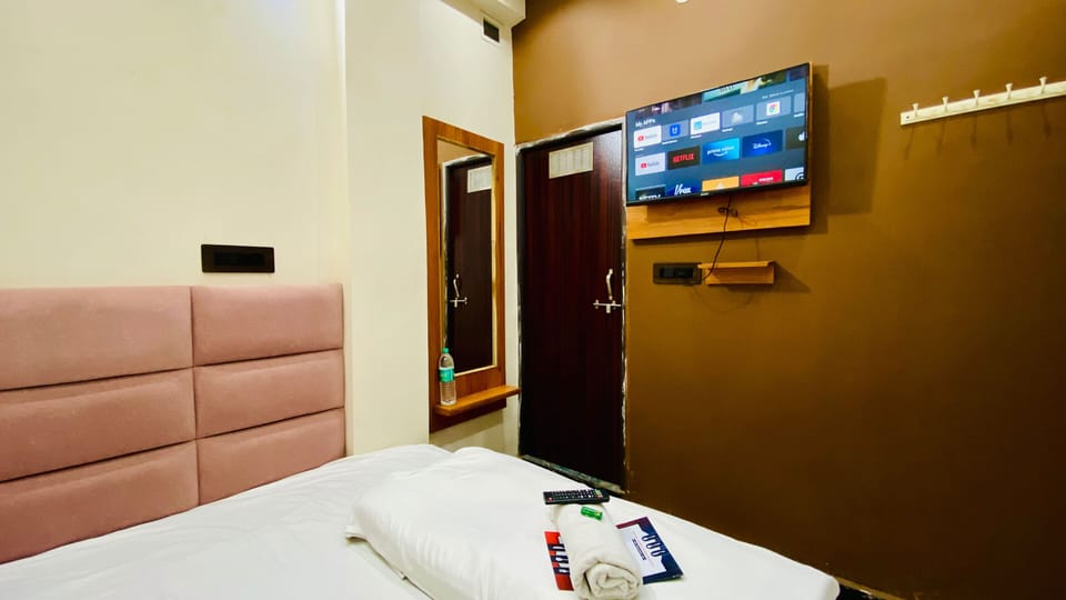 Deluxe Double Room | Desk, laptop workspace, soundproofing, WiFi (free)