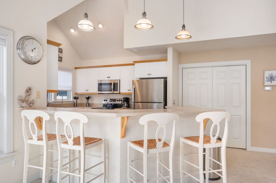 The Kitchen Seating for those Early Breakfasts
