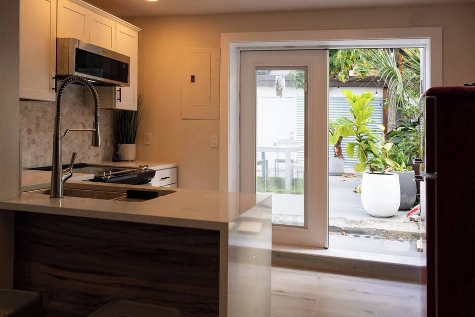 kitchen with two large double door facing the courtyard (1)