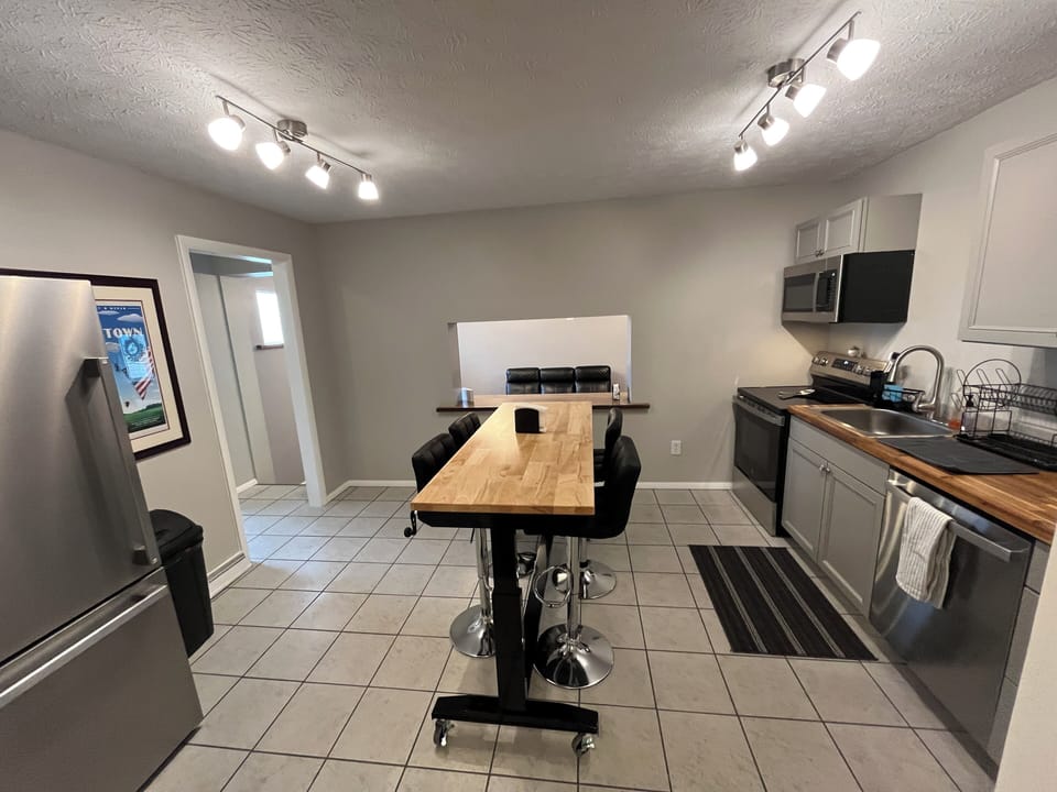 Kitchen with eat-in island