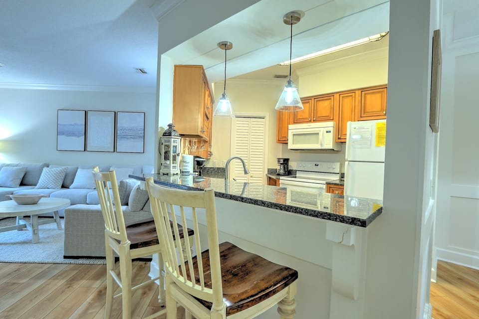 Breakfast Bar/Kitchen