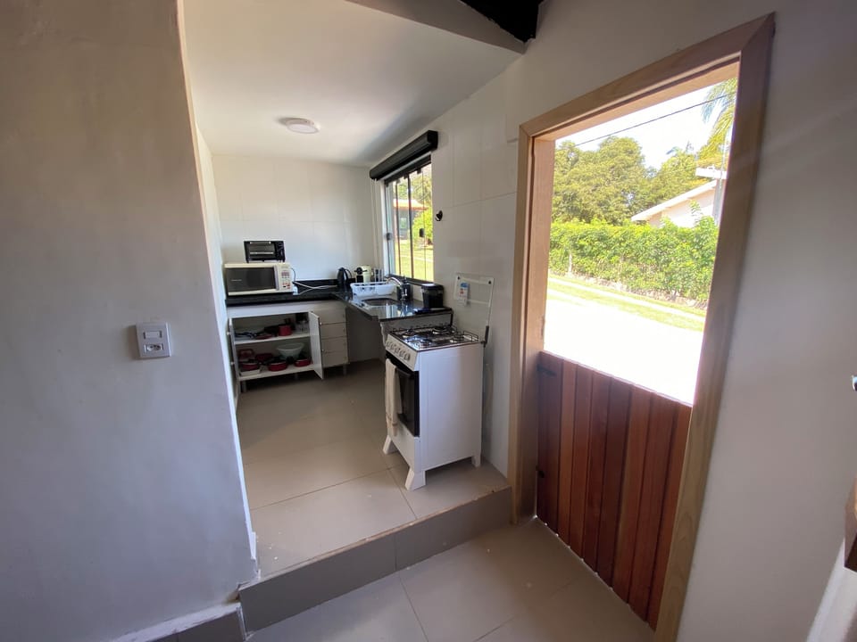 Classic House, Lanai, Lake View | Private kitchen | Full-size fridge, microwave, stovetop, cookware/dishes/utensils