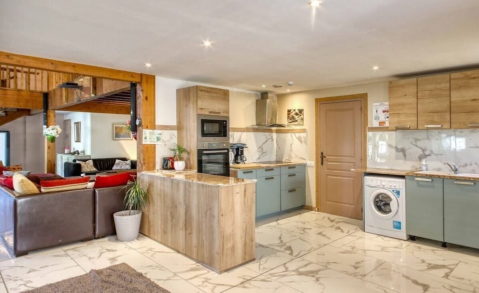 Shared fridge, microwave