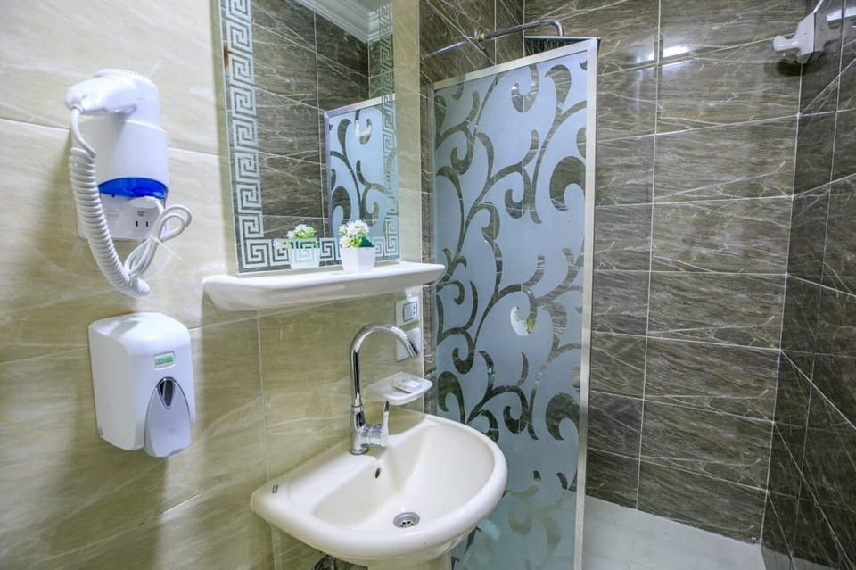 Rainfall showerhead, free toiletries, hair dryer, bathrobes