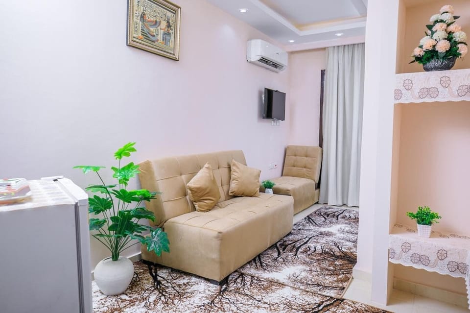 Comfort Single Room, Balcony, City View | Living area | 32-inch Smart TV with cable channels