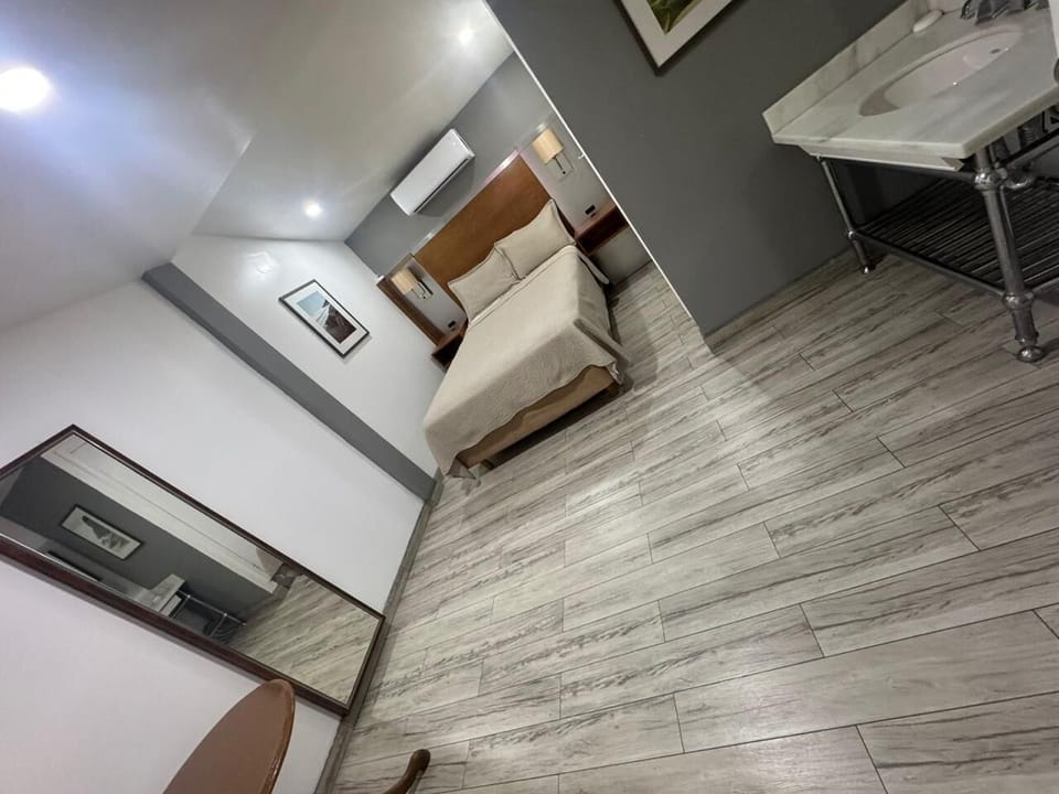 Classic Room | Laptop workspace, soundproofing, free WiFi