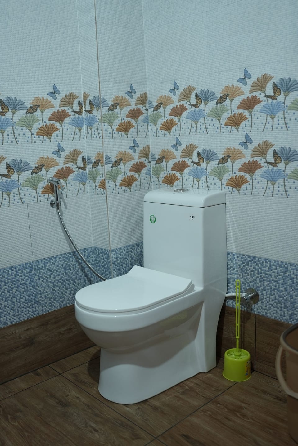 Economy Room | Bathroom | Shower, towels, shampoo