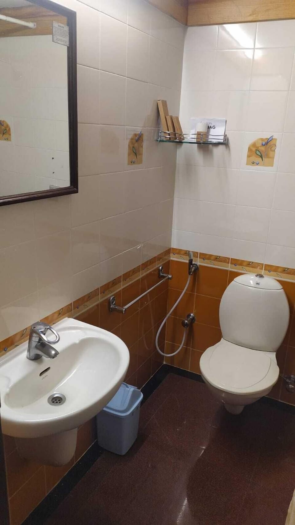 Standard Twin Room, City View | Bathroom | Combined shower/tub, free toiletries, towels, soap