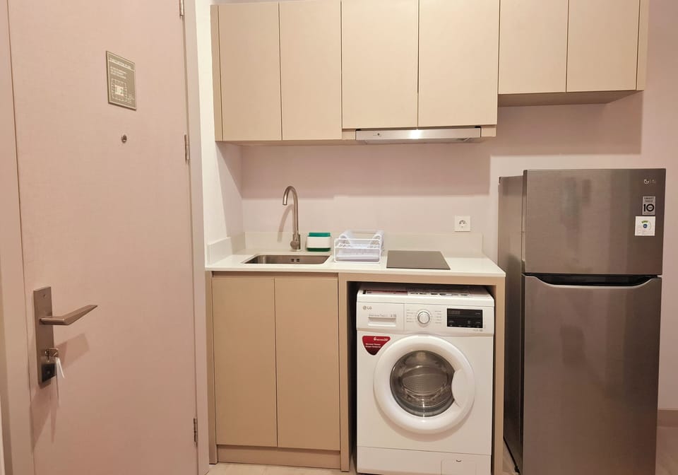 Luxury Condo, 1 Queen Bed, Kitchenette, City View | Private kitchen | Electric kettle, griddle, eco-friendly cleaning products