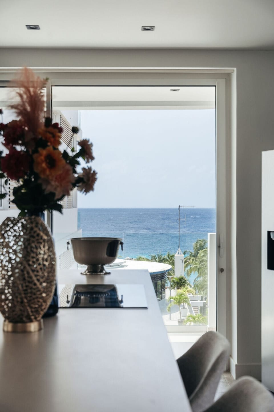 Bright mornings and ocean views! This cheerful kitchen is ready for delicious meals and joyful moments.