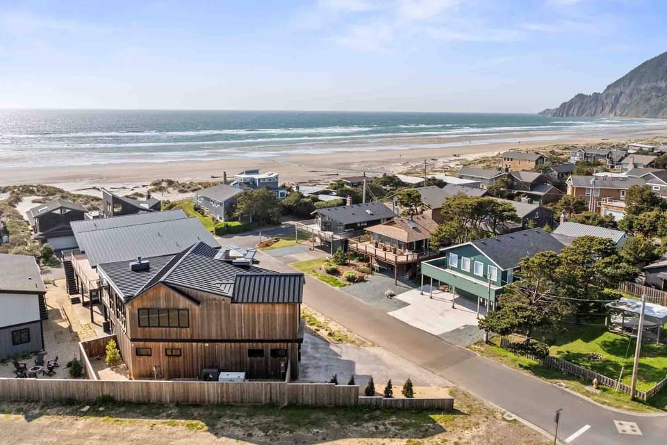 Ocean's Whisper is a lovely rental a few steps from one of the best beaches in Oregon!