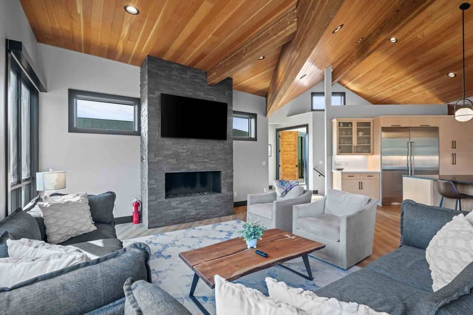 Ocean's Whisper is a few blocks away from Manzanita's enchanting downtown.