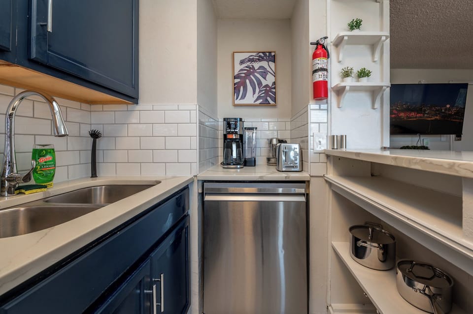 Spacious & Modern! The heart of the home is ready for your culinary adventu