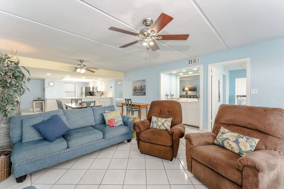 Take the relaxing vacation you deserve. Sit back and make yourself at home.
