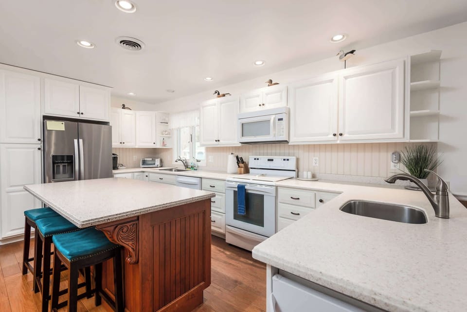 Extra Prep Sink & Counter Space: Perfect for Filleting Your Catch