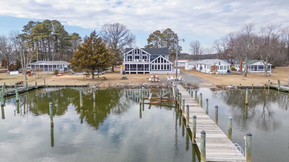 Dockside: A private spot to tie up and unwind