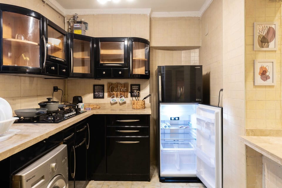 Basic Apartment | Private kitchen | Fridge, microwave, oven, stovetop