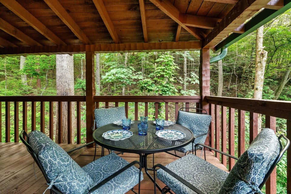 Outdoor Dining by the Creek