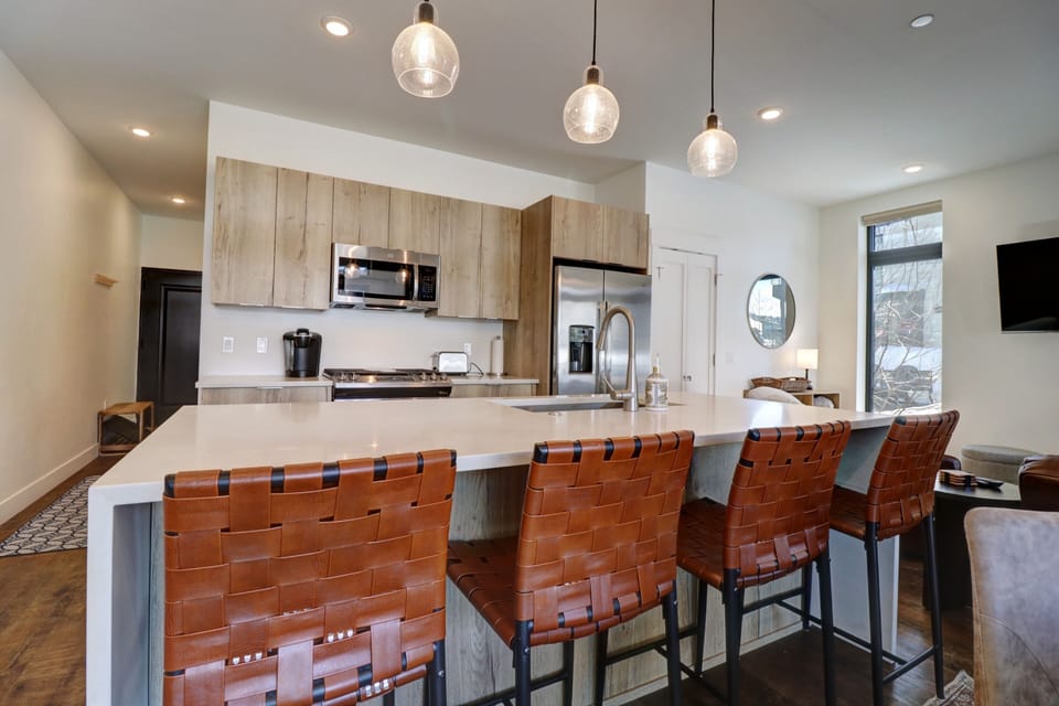 Condo, 2 Bedrooms | Private kitchen | Fridge, oven, coffee/tea maker, toaster