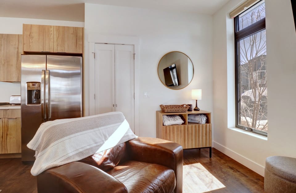 Condo, 2 Bedrooms | Living area | Smart TV