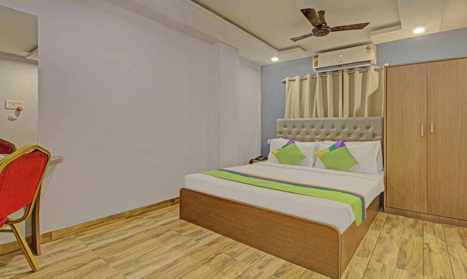 Laptop workspace, soundproofing, iron/ironing board, cribs/infant beds