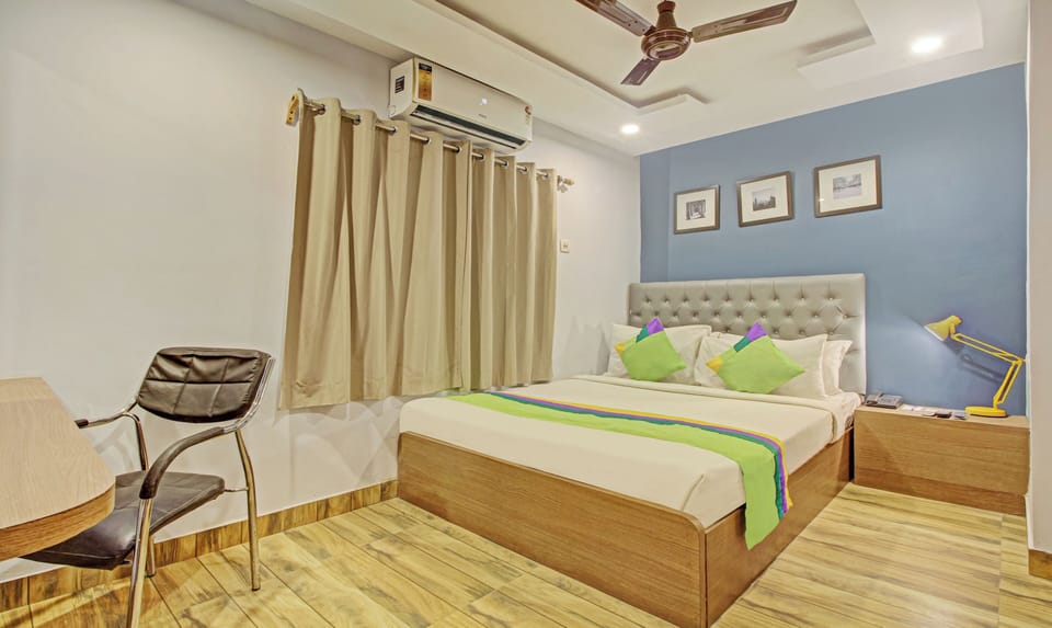Deluxe Double Room | Laptop workspace, soundproofing, iron/ironing board, cribs/infant beds