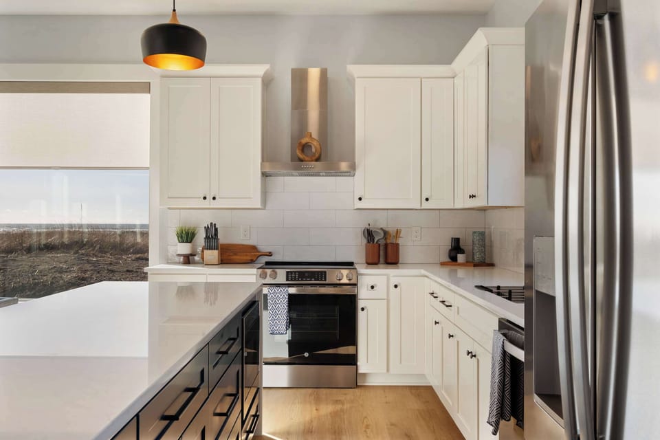 Gas stove, open shelves, and full cookware—set up for real cooking and casual meals.