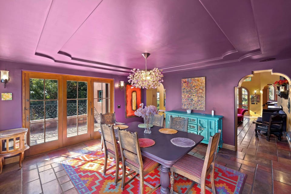 Enjoy meals in style with this elegant dining setup!