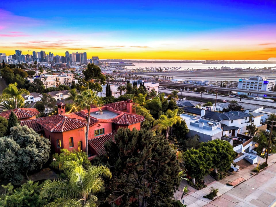 City views and sunset skies, the perfect place to unwind 🌇✨