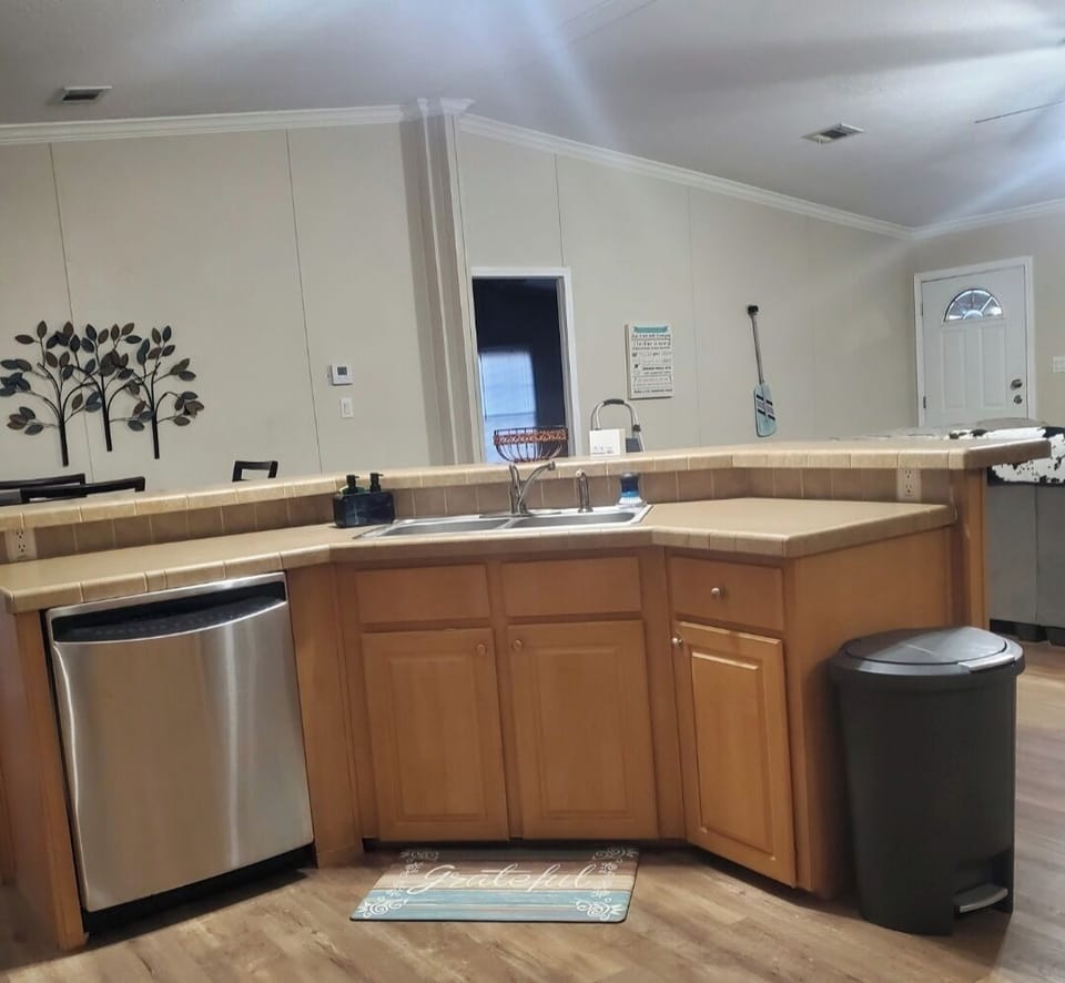 Kitchen breakfast bar