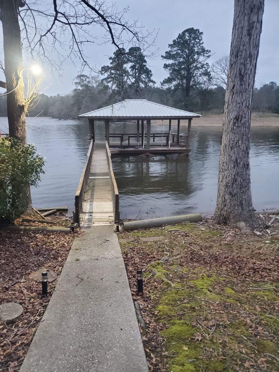 Boat dock with 10 mechanical fishing YoYo's