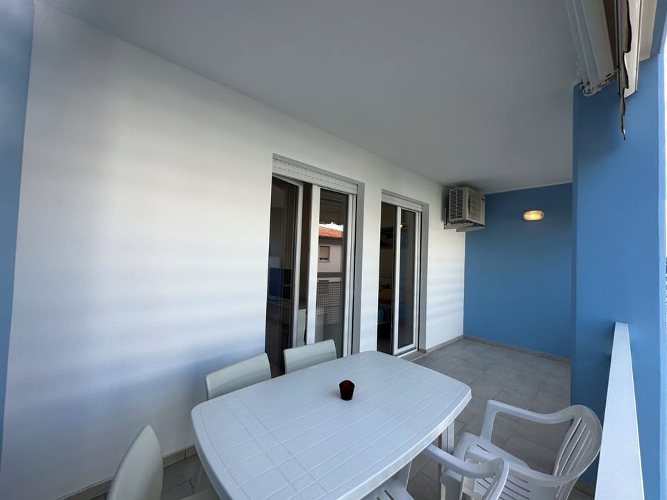 Apartment, 2 Bedrooms, Balcony, City View | Dining room
