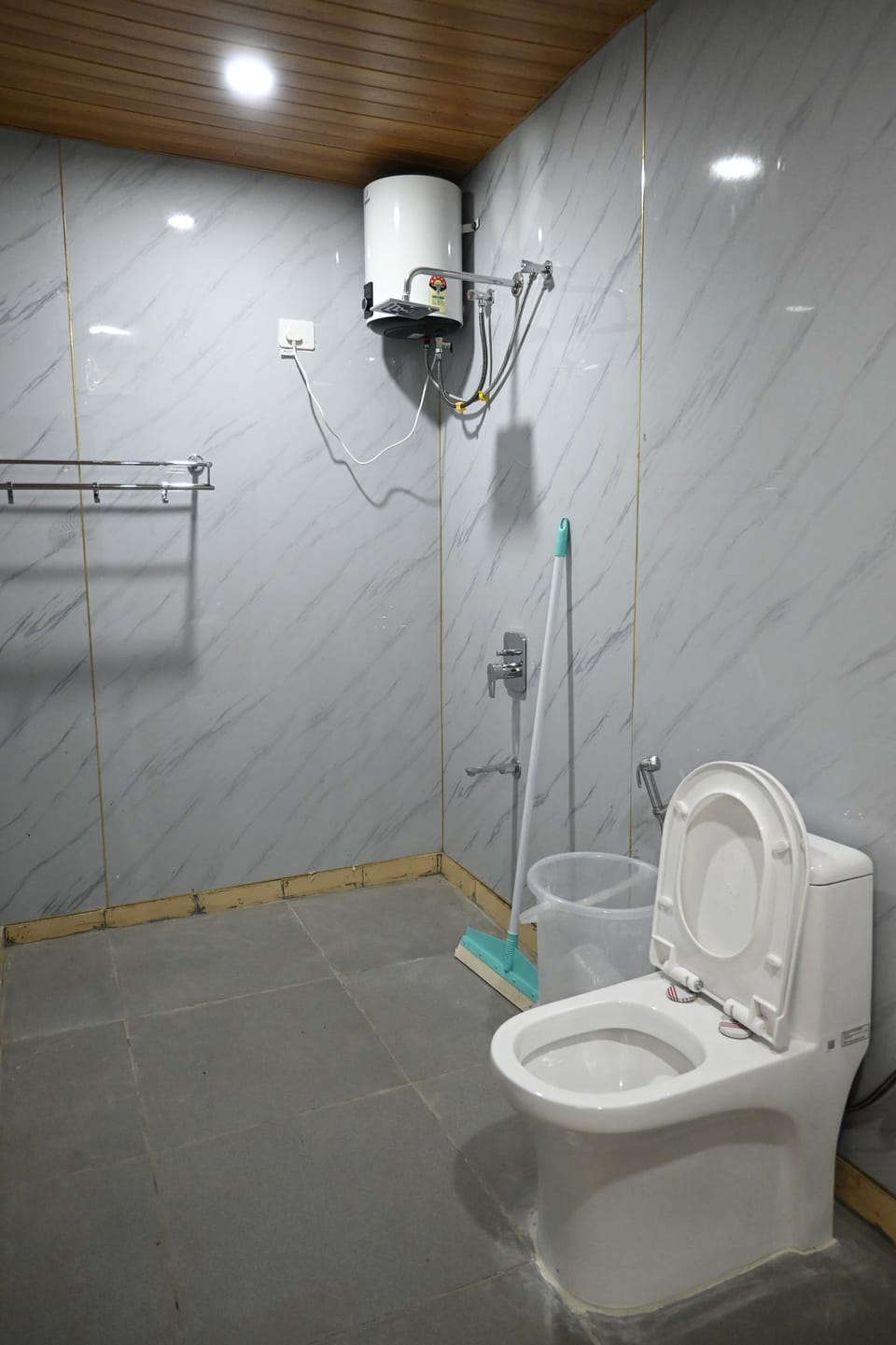Deluxe Double Room, Balcony, Mountain View | Bathroom | Combined shower/tub, hair dryer, towels, soap