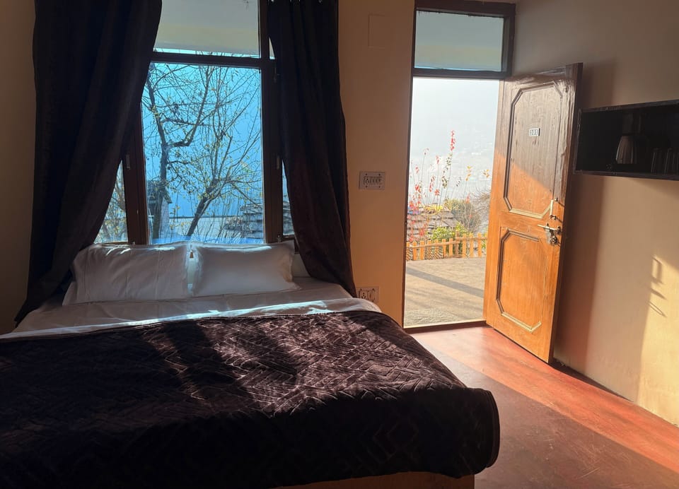 Basic Double Room, 1 Double Bed, Mountain View | WiFi (free)
