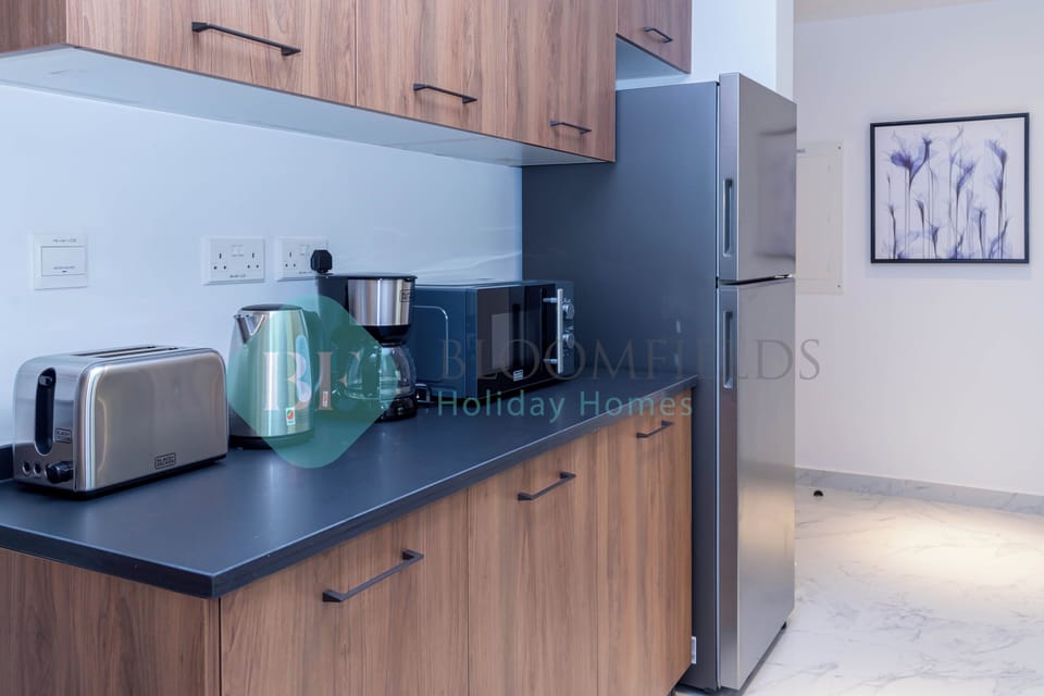 Electric kettle, toaster