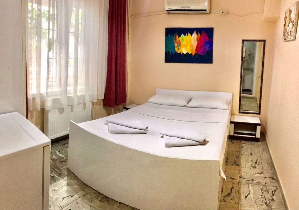 Standard Double or Twin Room, Garden View | Laptop workspace, iron/ironing board, free WiFi, bed sheets