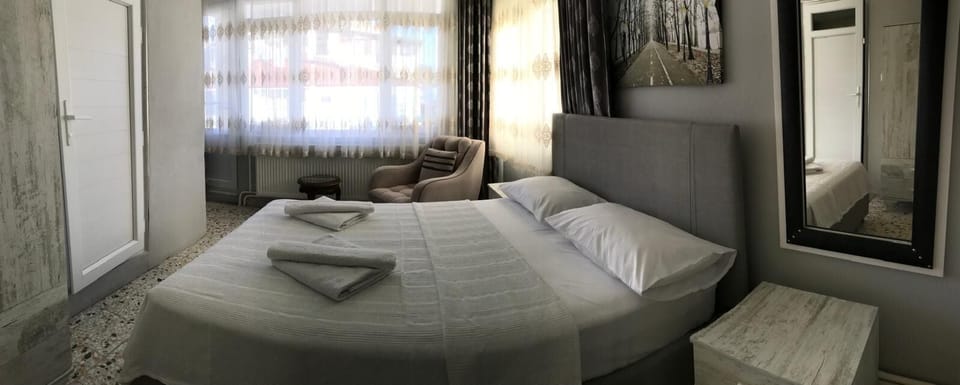 Deluxe Suite | Laptop workspace, iron/ironing board, free WiFi, bed sheets