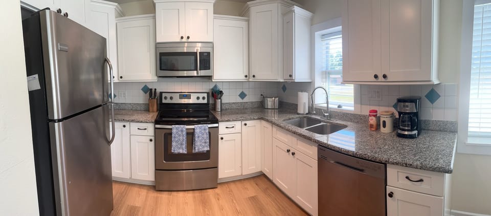 A handsomely equipped full kitchen