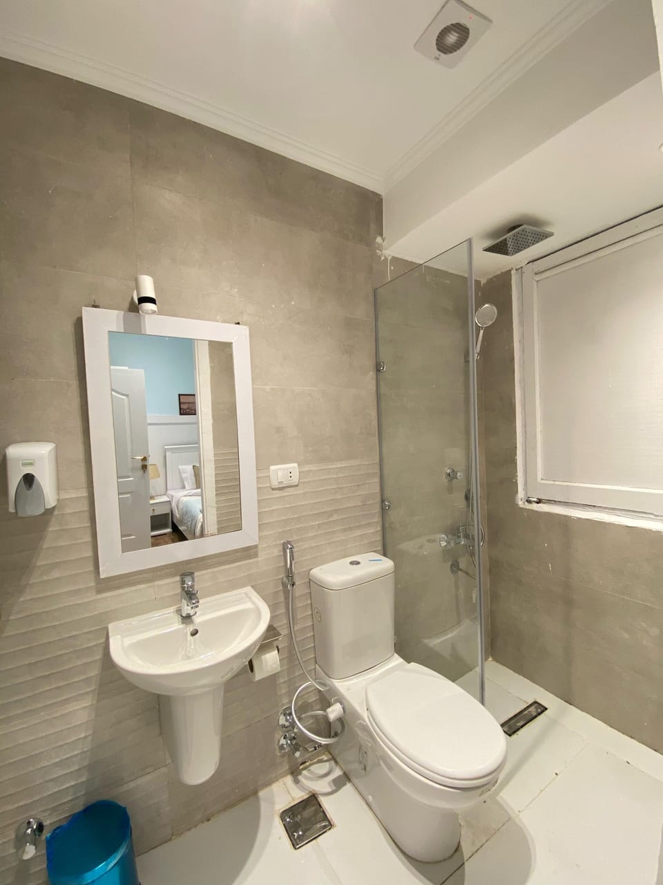 Standard Single Room | Bathroom | Separate tub and shower, rainfall showerhead, hair dryer, towels