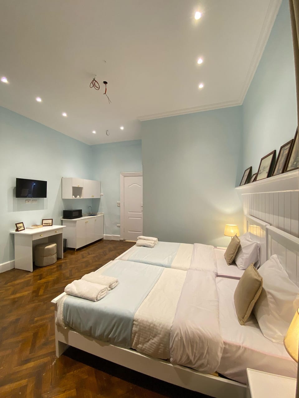 Deluxe Studio | Desk, laptop workspace, free WiFi, bed sheets