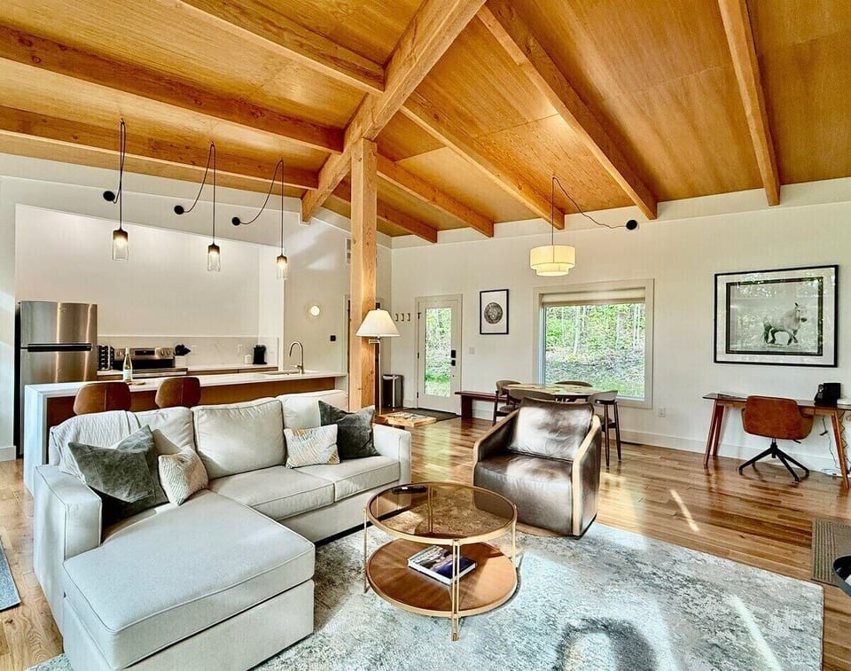 Living Room / Lounge