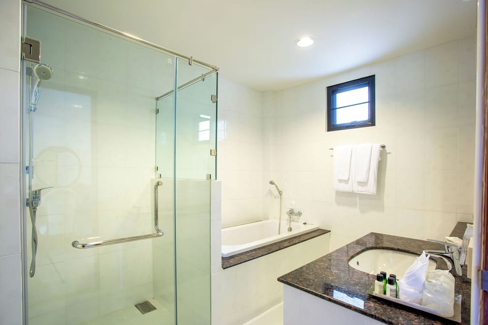 Suite Room | In-room safe, free WiFi