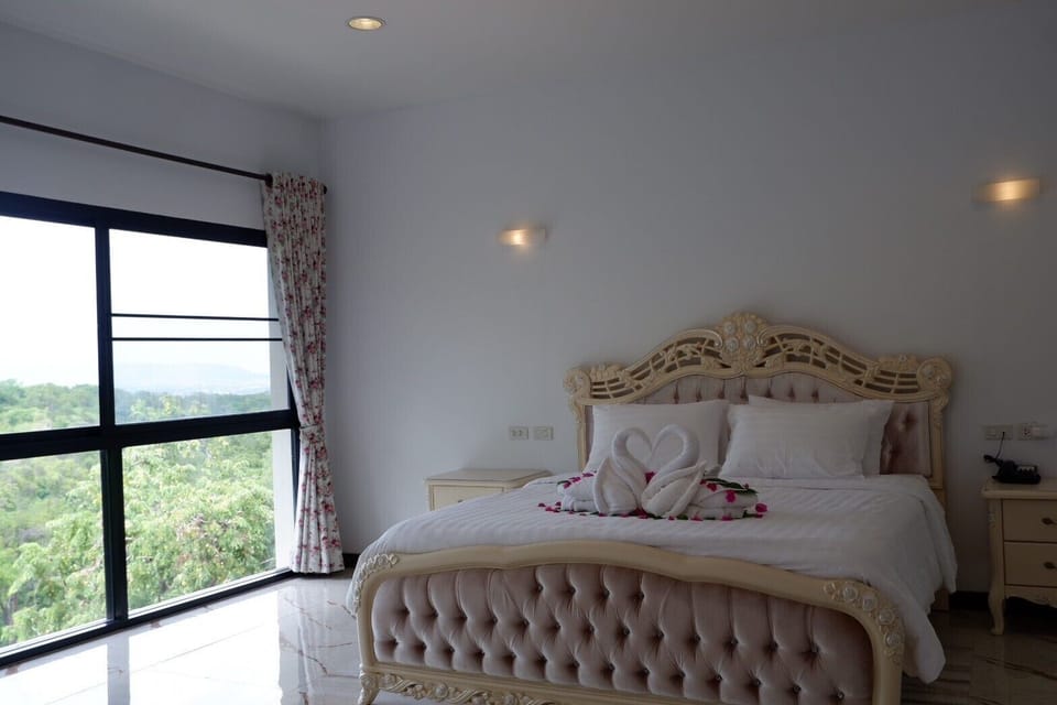 Honeymoon Suite | In-room safe, free WiFi