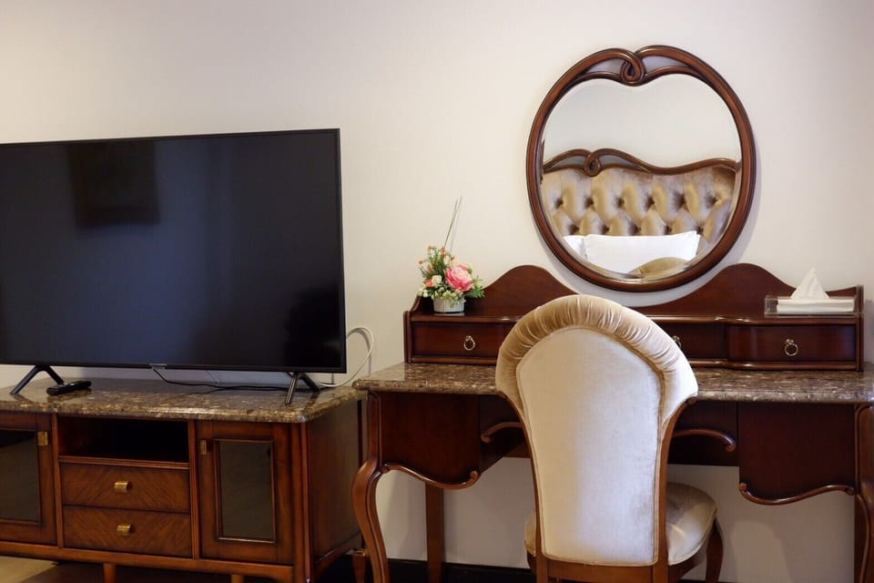 Suite Room | In-room safe, free WiFi