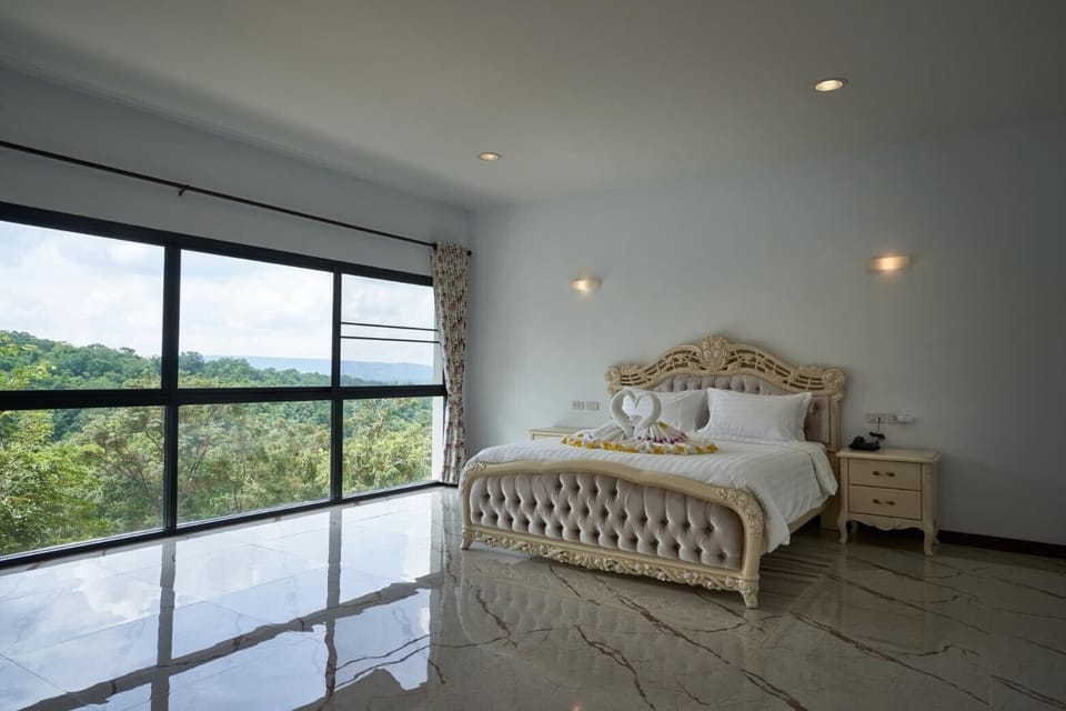 Honeymoon Suite | In-room safe, free WiFi