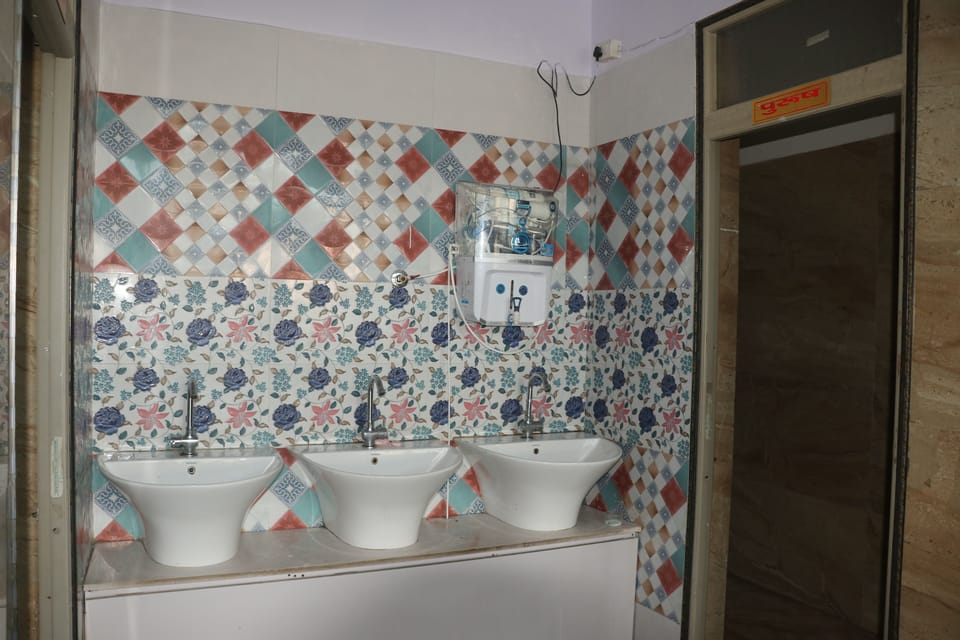 Shower, towels, soap, shampoo