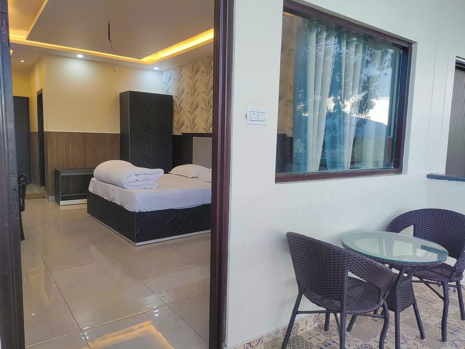 Executive Double Room | Individually decorated, individually furnished, desk, laptop workspace