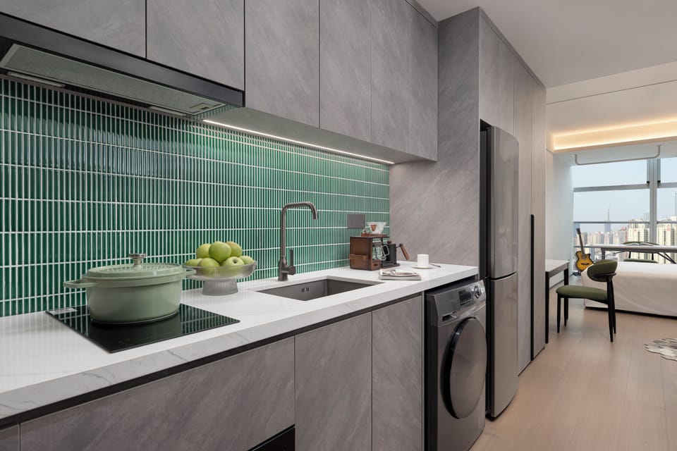 Single Room, 1 Queen Bed, Non Smoking, City View | In-room safe, desk, laptop workspace, blackout drapes