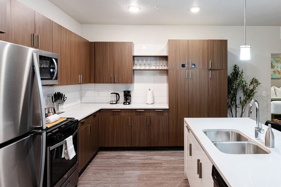 Fully stocked kitchen with all that you need. Pots, pans, bakeware, salt +pepper, and olive oil!!