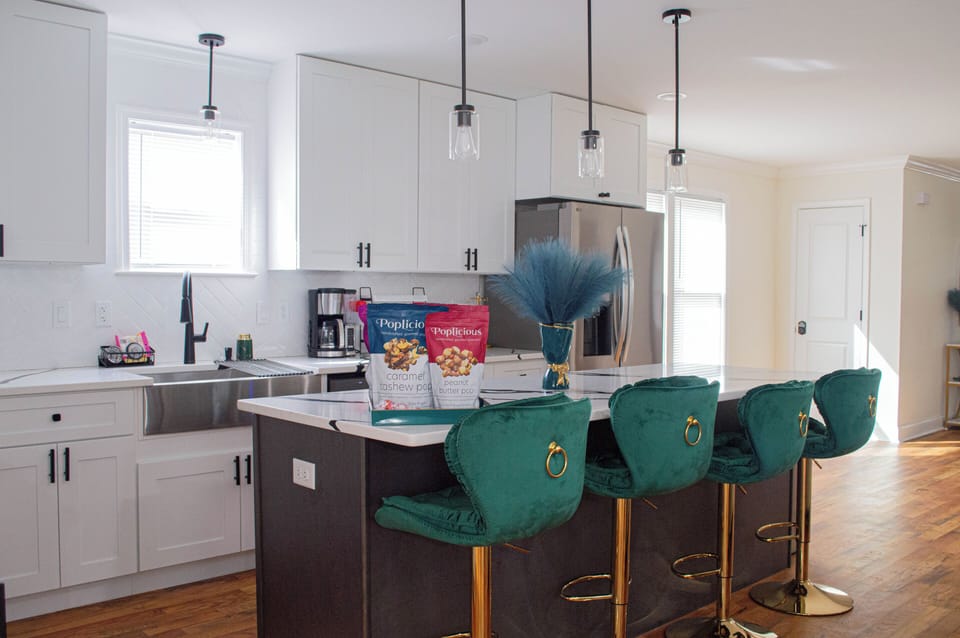 Island with 4 Bar Stools Dining Table
